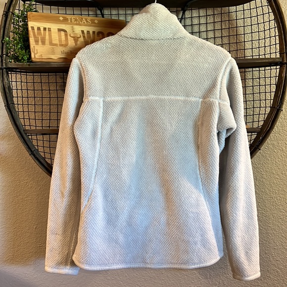 Patagonia Re-Tool Snap-T Pullover
Size XS 
Color: Raw Linen-white X-dye - Picture 9 of 12